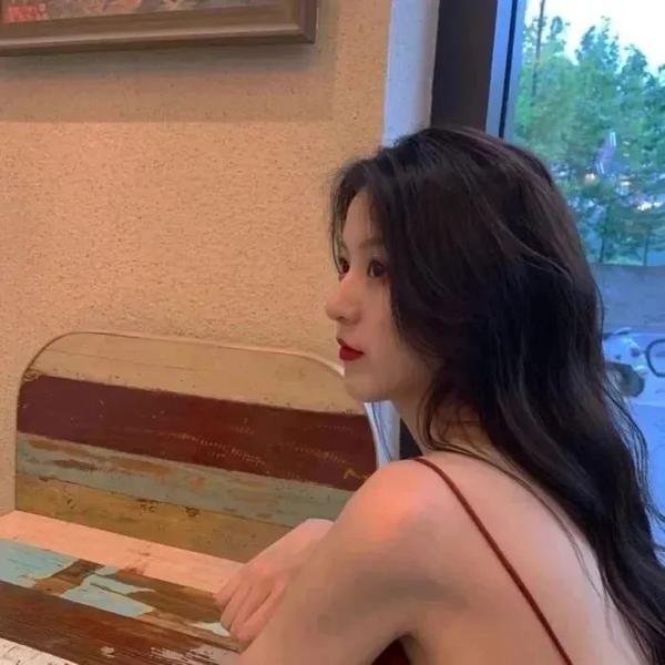 我的同桌是校花